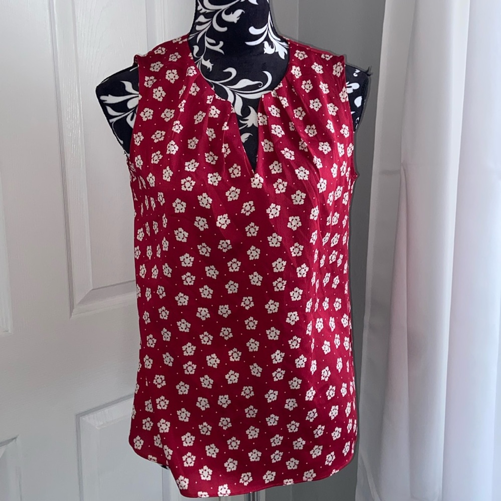 Banana Republic floral sleeveless pleated shell